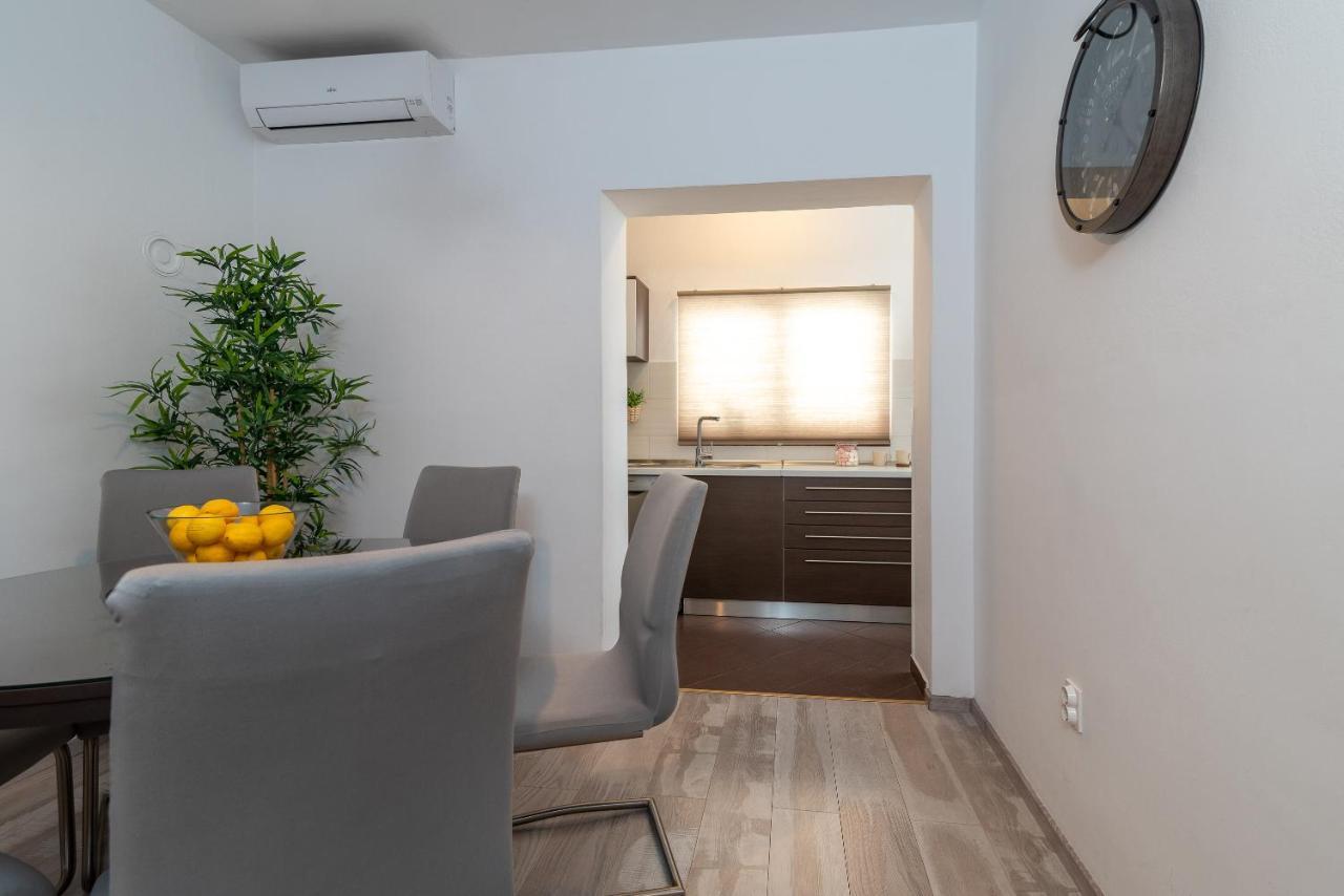 Apartment Radic-Perfect Location For Summer Activities Trogir Exteriér fotografie