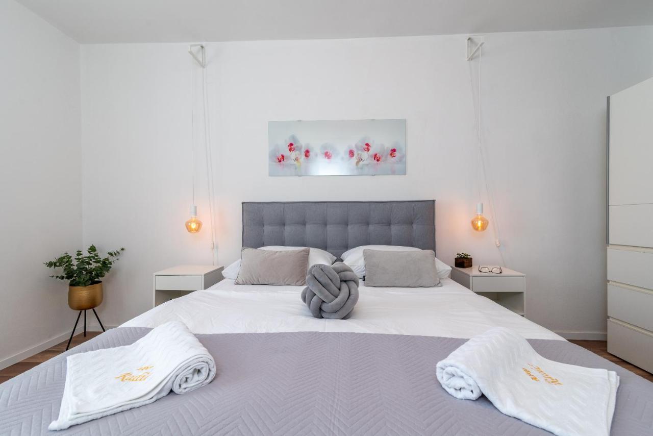 Apartment Radic-Perfect Location For Summer Activities Trogir Exteriér fotografie
